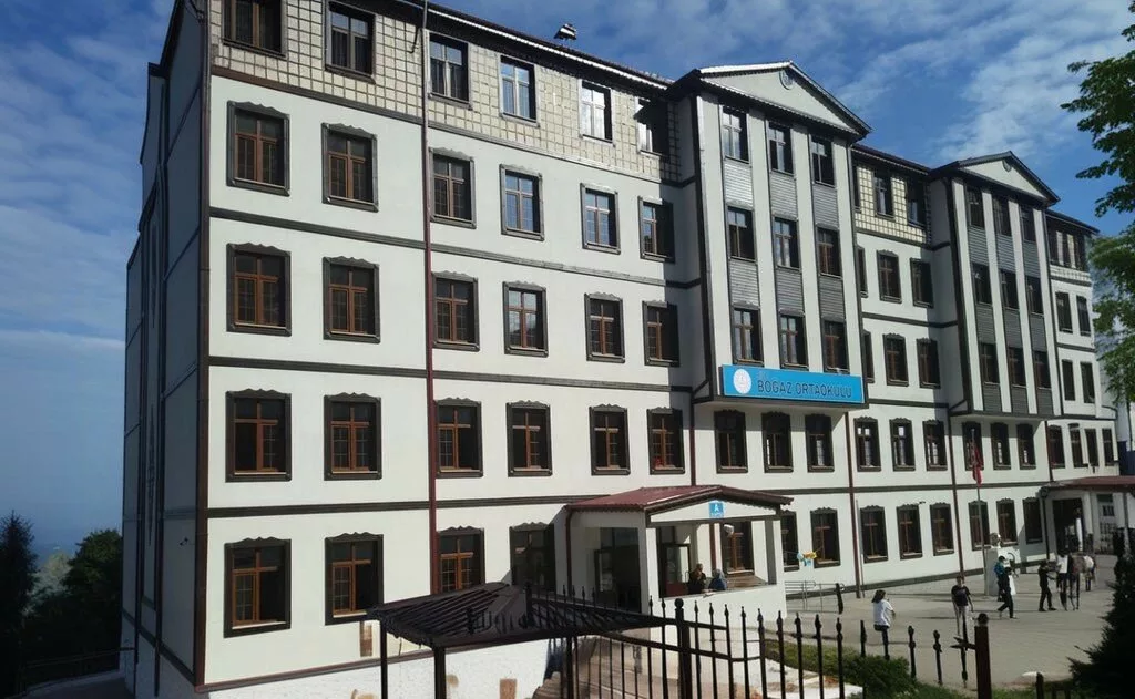 Boğaz Ortaokulu
